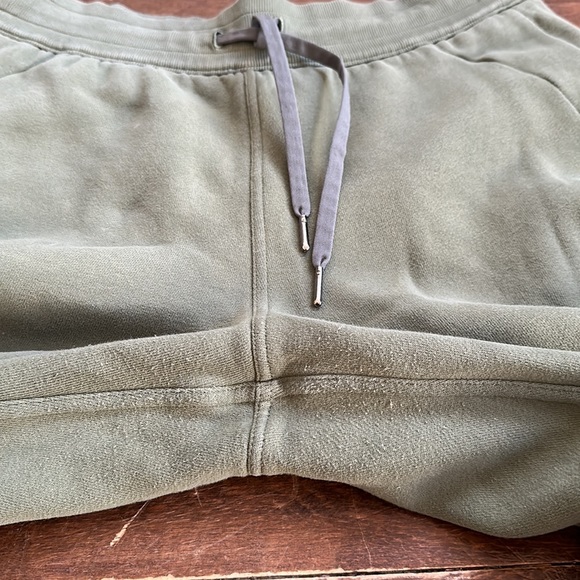 Lululemon Scuba Fleece Jogger - Picture 10 of 10